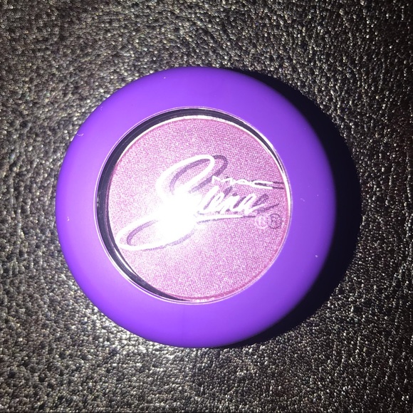 New Selena M.A.C  Eye Shadow - Picture 2 of 4